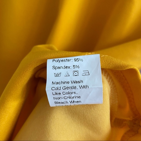 NWOT 🌻 Puff-sleeve blouse - Picture 7 of 9